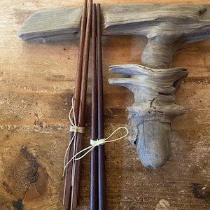 Essstäbchen aus Walnussholz, 16 cm Durchmesser (kaufen Sie 4 und bekommen 1 gratis!)