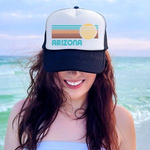 Arizona Modern Hat. Retro Baseball Cap. Modern Sun Stripes Hats. Travel Vacation. Vintage Trucker Hat Fashion. Modern Apparel Gift. bild 2