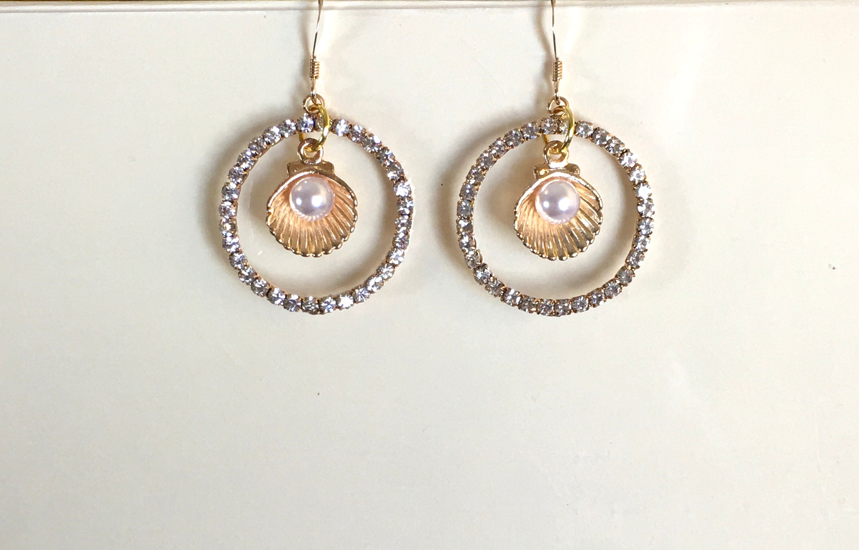 Beautiful Sparkly Seashell Earrings With a Faux Pearl in Gold - Etsy UK