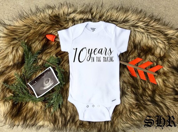 Shower Gift Pregnancy Announcement Baby Onesie IVF Custom Boy Girl New Guess What? Newborn 