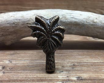 Palm Tree Knob - Small Cast Iron Metal Knob - Decorative Drawer Pull - Tree Leaves  - Cabinet Kitchen Decor - Natural Bronze