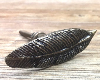 Feather Knob - Antique Bronze Cast Metal Knob - Decorative Drawer Pull - Bird Feathers  - Cabinet Kitchen Decor - Natural Bronze