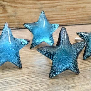 SET OF 4 - Blue Glass Starfish Knob - Iridescent Glass Starfish Sea Star Drawer Pull - Beach Theme - Nautical Nursery decor