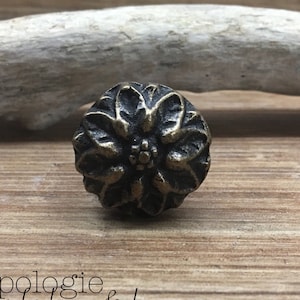 1.25&quot; Antique Bronze Flower Metal Knob - Small Bronze Flower Knob - Rustic Drawer Pull - Decorative Knob - Cabinet Decor