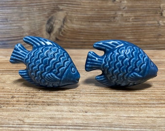 Ensemble de 2 boutons en céramique Blue Fish - Thème rivière - Décoration de pépinière nautique