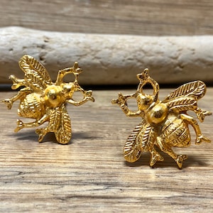 SET OF 2 Gold Bumble Bee Knobs - Honeybee Wasp Cabinet Knob Drawer Pull - Nature Nursery Decor