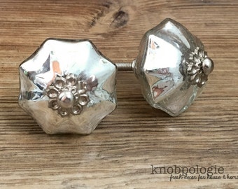 SET OF 2 - 1.75" Mercury Silver Scallop Glass Knob with Pewter Floral Centerpiece  - Modern Drawer Pull - Decorative Knob - Cabinet Decor