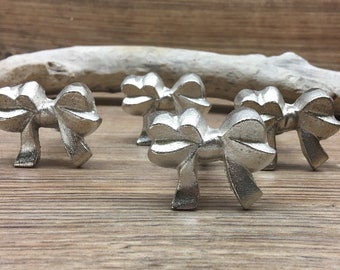 ZESTAW 6 srebrnych metalowych gałek w kształcie kokardy - Uchwyt do szuflady w kształcie kokardy - Fantazyjny pokój dziecięcy dla dziewczynki - Dekoracja szafki