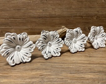 Set of 4 Vintage Inspired Distressed White Flower Cast Iron Knob - Rustic Shabby Chic Antique Painted Drawer Pull - Decorative Knob