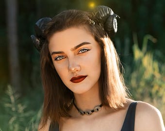 NEW ARRIVAL Jester  RAM horns headband 3D printed cosplay wow swirly  twisted  black or brown tiefling druid horns