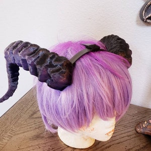 超軽量 獣の角：コスプレ衣装ヘッドバンド 赤/紫のハイライト