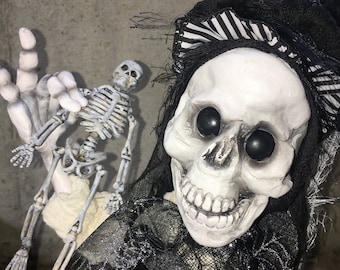 SKELLY Very Unique Original Skeleton Sculpture by DeGraw - Halloween - Tabletop - OOAK