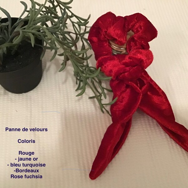 Chouchou foulchie   Rouge pane de velours / terminer votre  tenue / bleu fleurs blanches / cadeau de noël dans une corbeille beauté