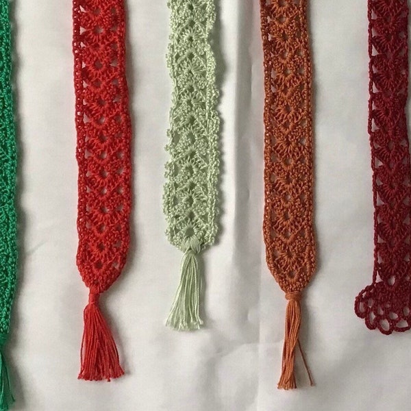 Marque page crochet fil / maîtresse / anniversaire/ offrir avec un livre 1 seul exemplaire par couleur /  un cadeau à petit prix