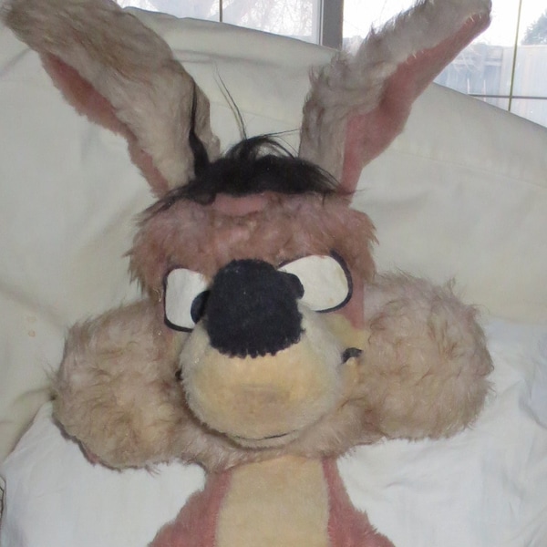 Rare Vintage 1970's Warner Bros. Looney Tunes Wile. E. Coyote Large Standing 32" Stuffed Plush Toy Doll.  **FREE Shipping**