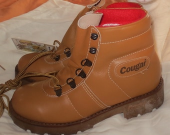 Brand New Never Worn w/ Tags Vintage Old School Canadian Made Cougar Wild Country Unisex Winter Boots - Size 7.5 Men's.  **FREE Shipping**