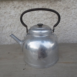 Grande ferme rustique vintage, chic, charme du vieux monde, réchaud en aluminium, bouilloire avec poignée rabattable, fabriqué en Italie. **Livraison GRATUITE**