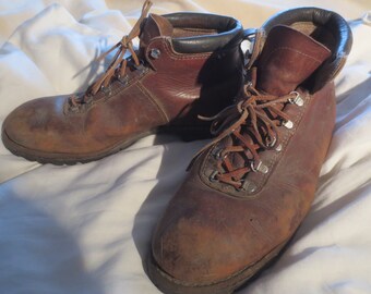 Vintage Classic Old School Hardened Leather Waterproof Hiking Boots with Vibram Soles - Size 11/11.5.  **FREE Shipping**