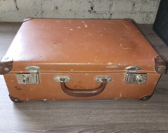 Rare Vintage Well Traveled Fiber Bond Small Cat Smuggling Traveling Suitcase by CW Cheney & Son Ltd Made in England.  **FREE Shipping**