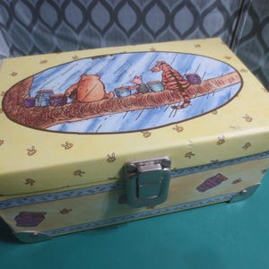 vintage Winnie l'ourson et ses amis papier cartonné rigide porte-boîte souvenir bibelot au trésor en miroir.   **Livraison GRATUITE**