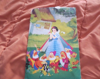Vintage 1970's Hallmark Snow White and the Seven Dwarfs Honeycomb Party Centerpiece.  **FREE Shipping**