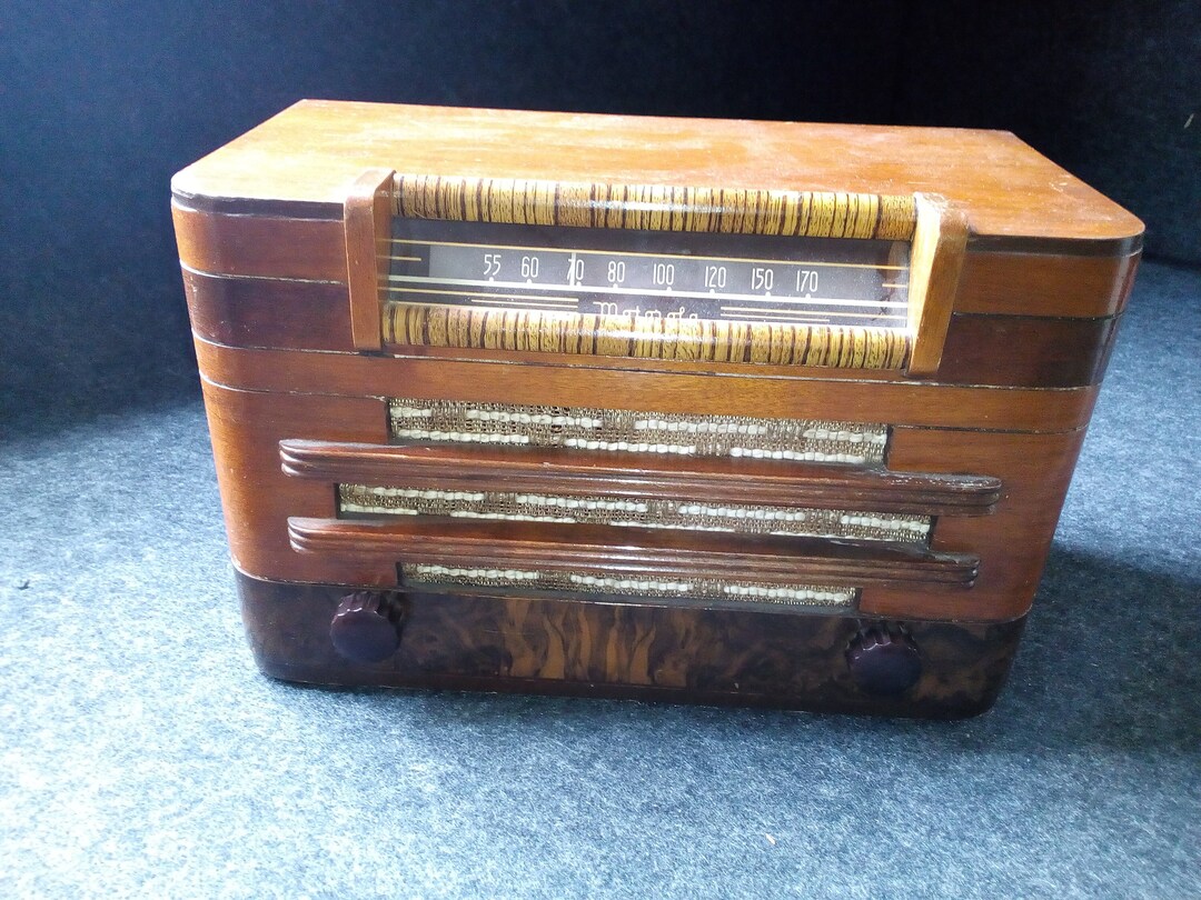 Rare Vintage Antique 1941 Motorola Model 61 X 13 AM Radio Made in the