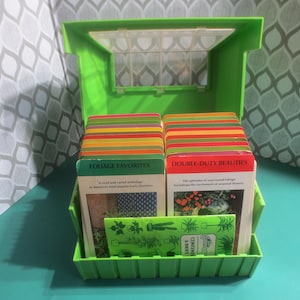vintage 1978 La serre : un guide du jardinage d'intérieur, lot de cartes avec un contenant en plastique pour serre.  **Livraison GRATUITE**