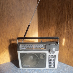 Vintage Late 1980's General Electric Super Radio Ll Portable AM/FM ...