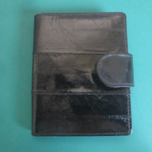 Portefeuille vintage neuf avec porte-cartes d'identité en cuir d'anguille noire véritable. **Livraison GRATUITE**