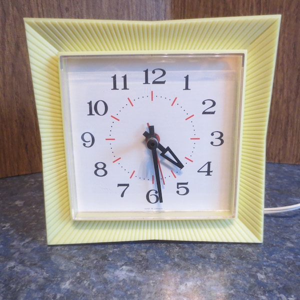 Rare Vintage Mid Century Sunburst Lines Western Clock Co. Ltd. of Canada (Westclox) Electrical Wall and Table Clock.   **FREE Shipping**