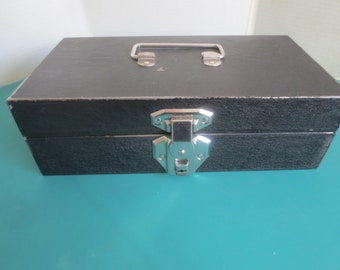 Rare Vintage Summers Industries Limited Cash Tin Box Utilty Box Tool Box Made in Smiths Fall, Ontario, Canada.  **FREE Shipping**