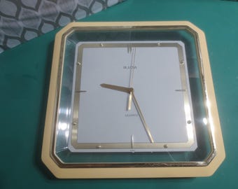 Reloj de pared de cuarzo Bulova vintage Fab de los años 80 con cubierta de vidrio y movimiento japonés.