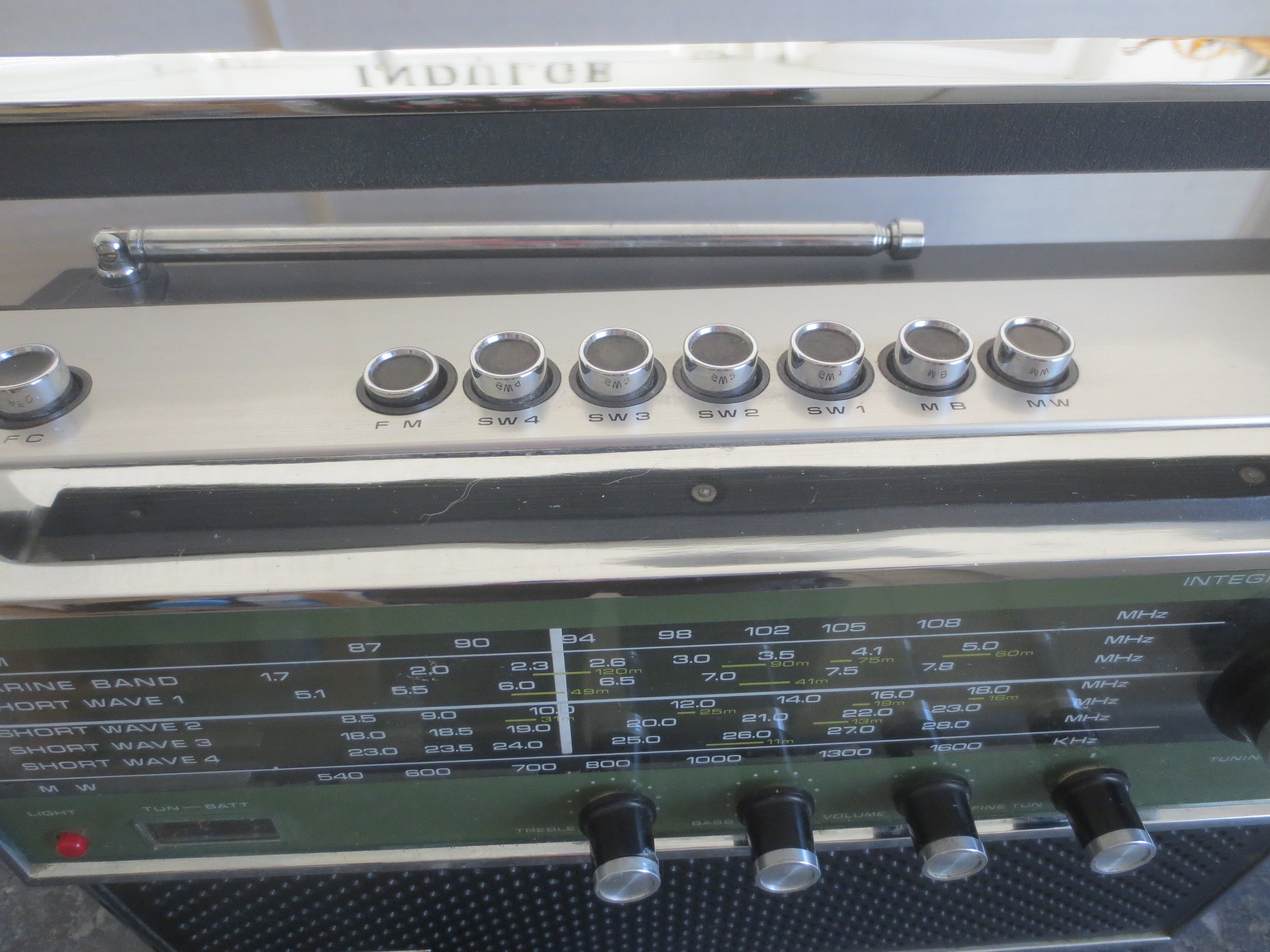 Scarce Vintage 1968 Sanyo 16HA-862 7 Band Receiver Portable