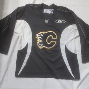 Brand New Reebok NHL Licensed Calgary Flames Black Practice Jersey - Size M Adult.  **FREE Shipping**