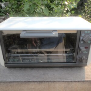Vintage Black & Decker Spacemaker TRO500-04TY4 Continuous Cleaning Toast-R-Oven Toaster Oven/Broiler.  **FREE Shipping**