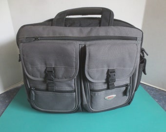 Vintage Brand New Roots Canada 15.6" Notebook Briefcase Laptop Bag with Padded Tablet Pocket.  **FREE Shipping**