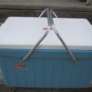 Rare Vintage 70&#39;s Coleman Picnic Park Outdoor Camping Fishing Beach Party Cooler Ice Chest w/ Aluminum Carrying Handles.  **FREE Shipping**