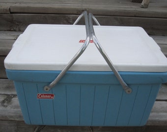 Rare Vintage 70's Coleman Picnic Park Outdoor Camping Fishing Beach Party Cooler Ice Chest w/ Aluminum Carrying Handles.
