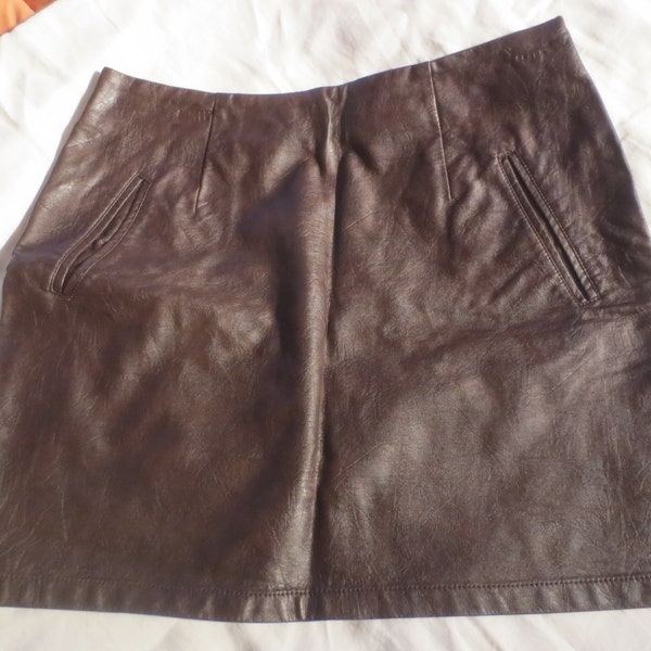 Brand New Vintage Forever 21 Essentials Deep Chestnut Brown Above the Knee Mid Thigh Faux Leather Skirt - Size Medium.  **FREE Shipping**