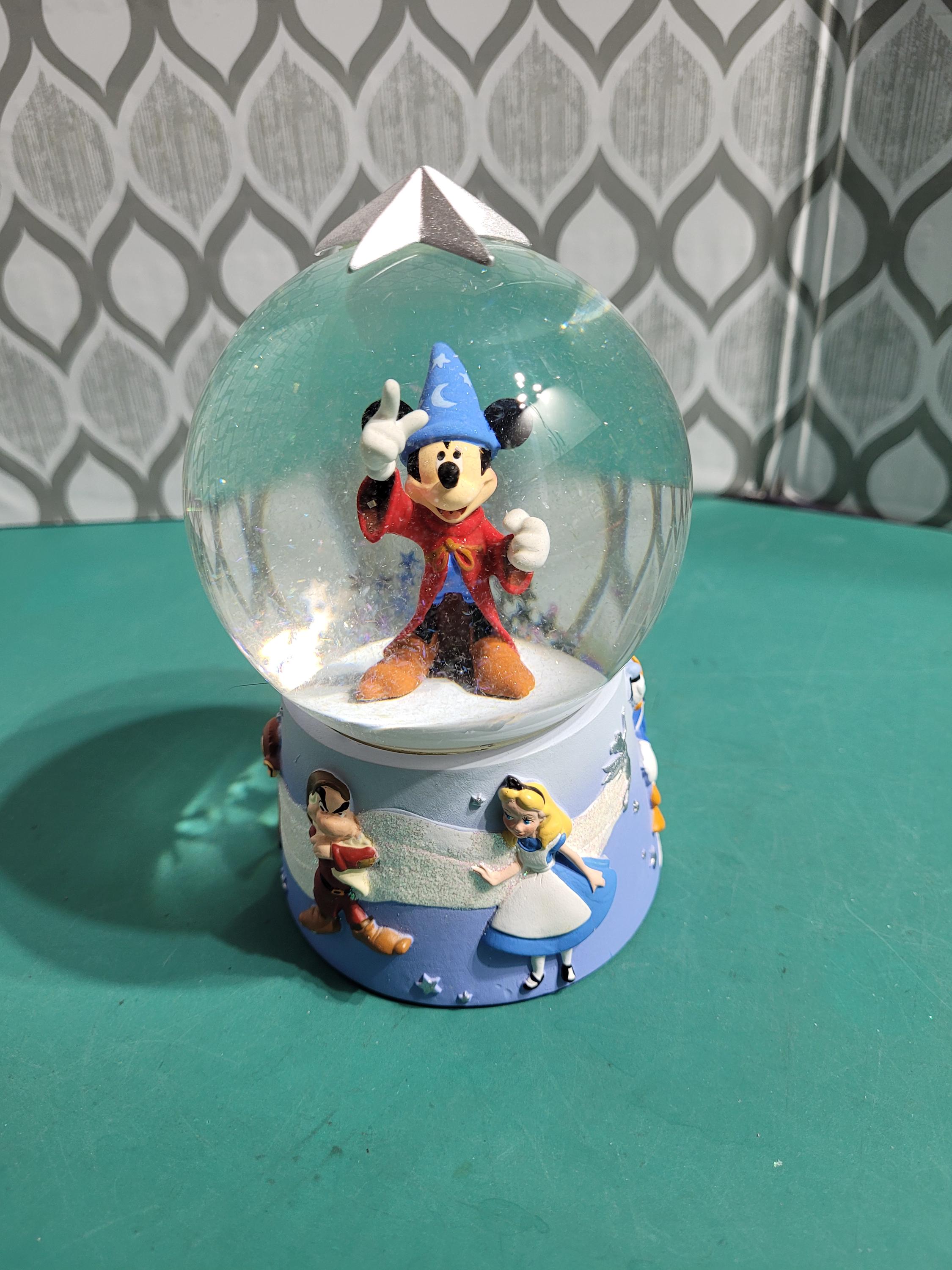 Disney snow globe ドナルドダック　60周年記念 Disney snow globe ドナルドダック 60周年記念
