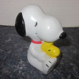 Rare Vintage 1972 Snoopy and Woodstock Best Friends Forever Solid Ceramic Paperweight Figurine.  **FREE Shipping**