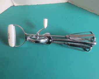 Vintage Mid Century Baker's Secret Stainless Steel Hand Held Egg Beater Made in the USA.  **FREE Shipping**
