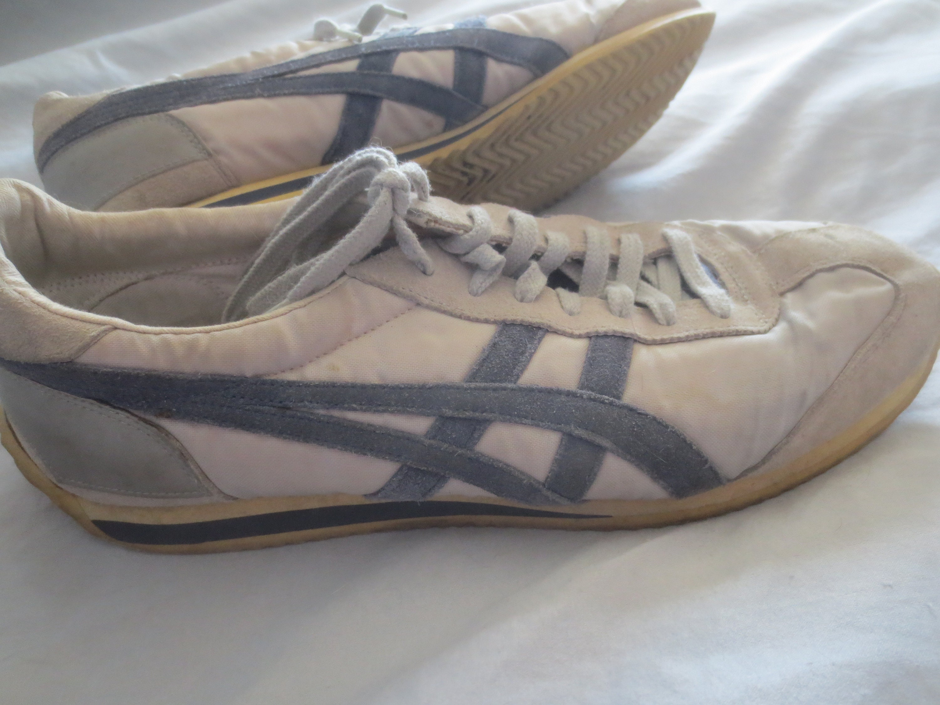 中古　asics カタログ　THE SPORTS SHOES BOOK 1985 asics TIGER THE SPORTS SHOES BOOK IN 1986 アシックス