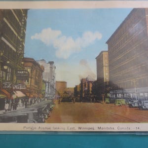 Vintage des années 30 Winnipeg Manitoba Canada Portage Avenue East Post Depression Carte postale souvenir.  **Livraison GRATUITE**