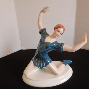 Vintage Ceramic Pottery Classic Elegant Lady Figure Skater Statue Figurine.  **FREE Shipping**