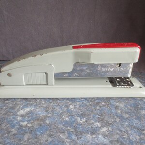 Vintage 1960&#39;s Mid Century Industrial Age Design Commercial Swingline No. 400 Office Stapler.  **FREE Shipping**