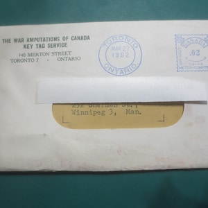 Rare vintage pièce unique en son genre de 1962, lettre non ouverte, service de porte-clés des amputations de guerre du Canada avec enveloppe timbrée de 0,02 cents. Livraison GRATUITE