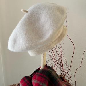 Vintage “Oatmeal Color” Wool Beret / Spanish French Beret / Women Size S-M