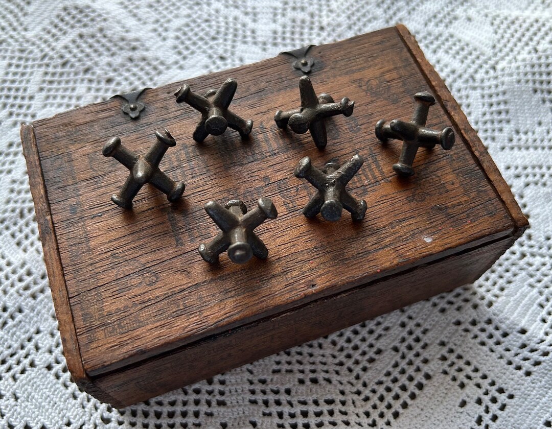 Vintage Cast Iron Jacks Game Pieces / Baby Boomer Toys / Knucklebones