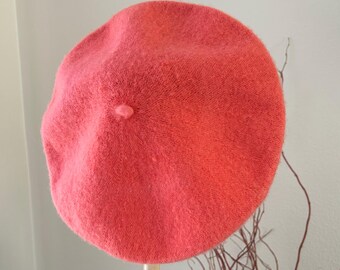 Red  Wool Beret with Embroidered  Spain Flag Spain/ First Period Beret of the Franco Guard Curiously with  main image 2